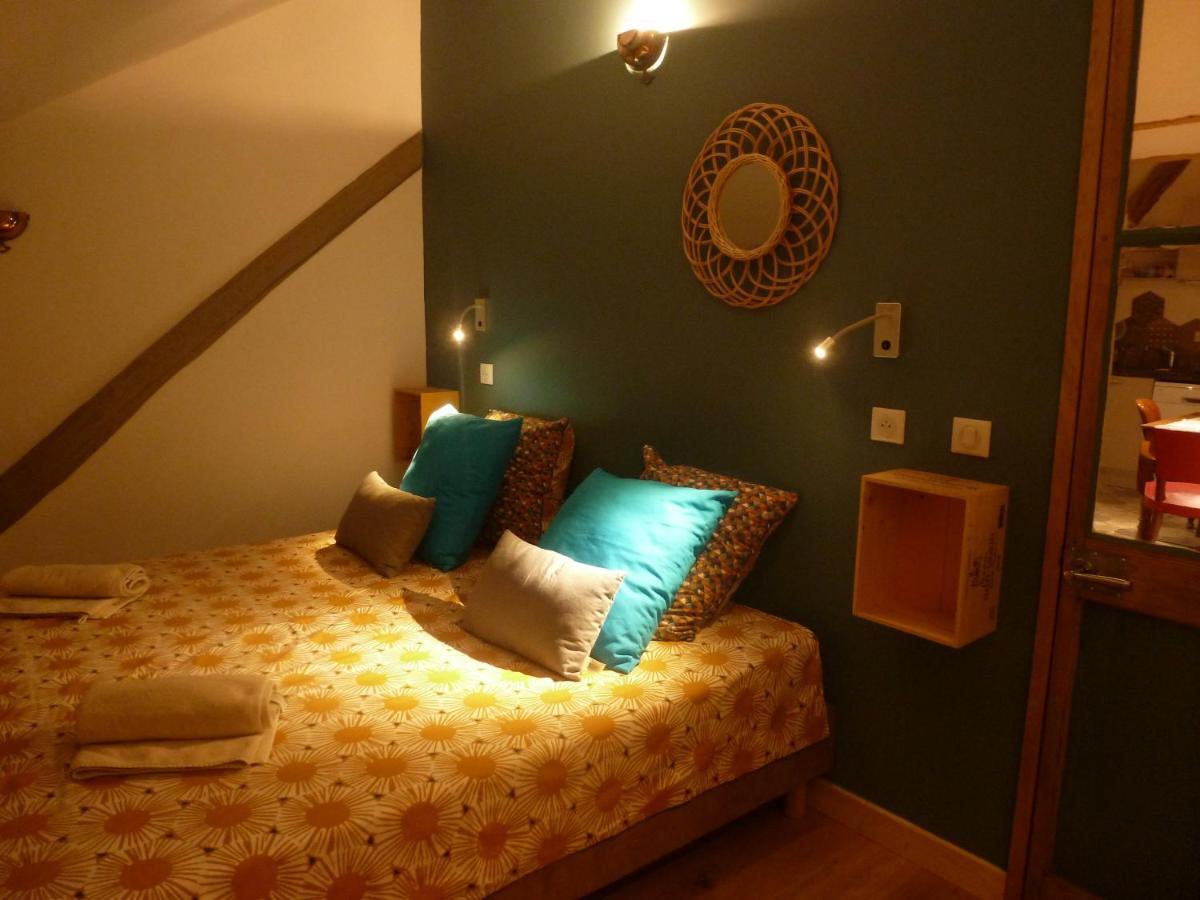 Au Cheval Blanc - Appartements Et Chambres D'Hotes 阿尔贝维尔 外观 照片