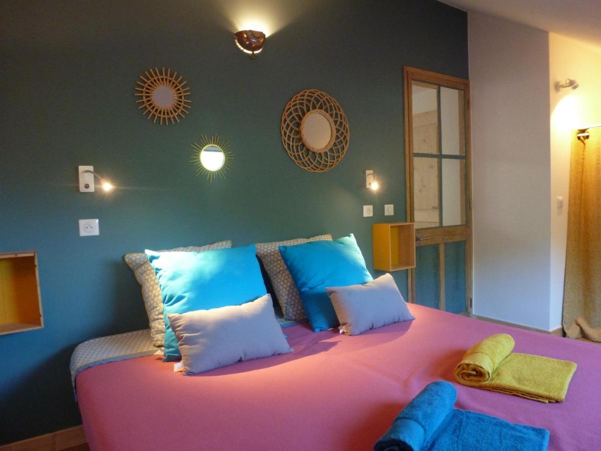 Au Cheval Blanc - Appartements Et Chambres D'Hotes 阿尔贝维尔 外观 照片