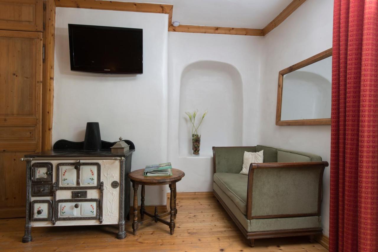 Au Cheval Blanc - Appartements Et Chambres D'Hotes 阿尔贝维尔 外观 照片